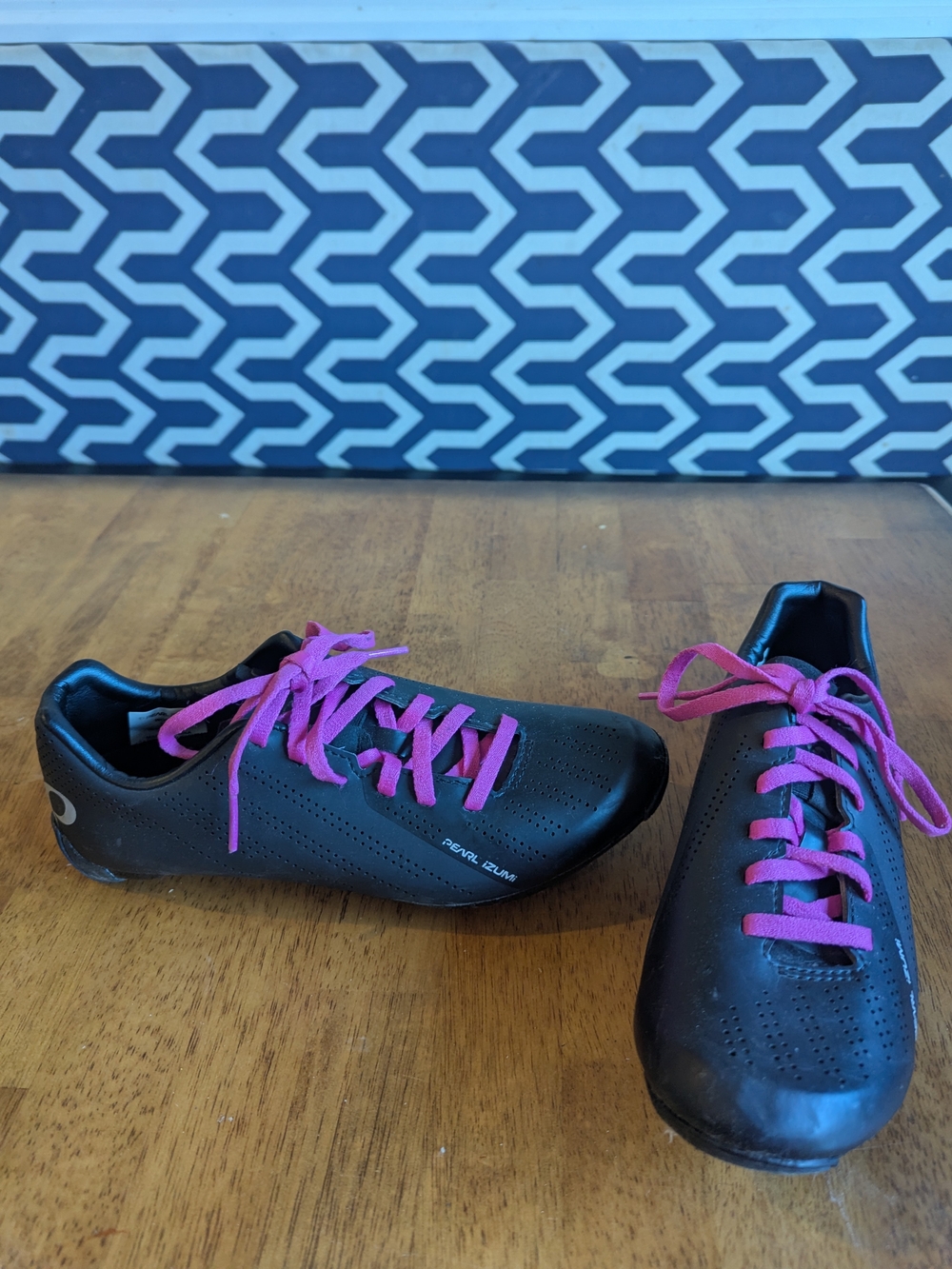 Pearl Izumi Black Women's Cycling Shoes with Pink Laces